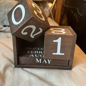 Wooden block calendar